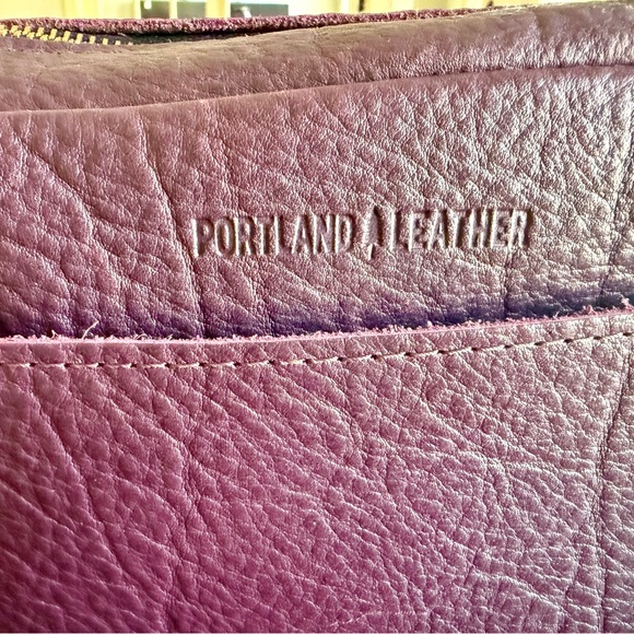 Portland Leather Large ‘Almost Perfect’ Camera Crossbody Purse - Picture 2 of 7